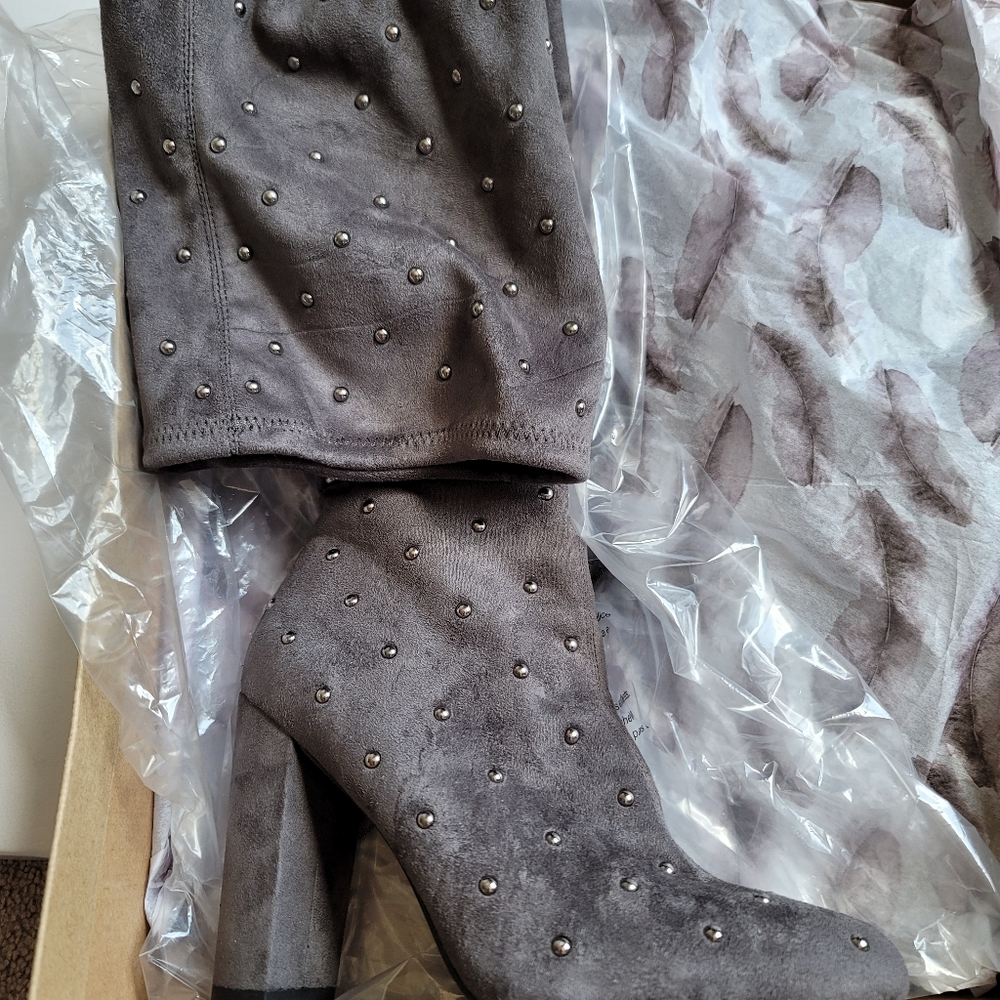 Jessica Simpson over boots
